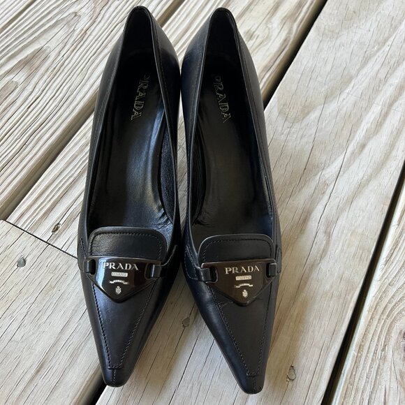 Prada kitten heels vintage black leather brown logo plate 37.5 7 pointed toe - Picture 1 of 12